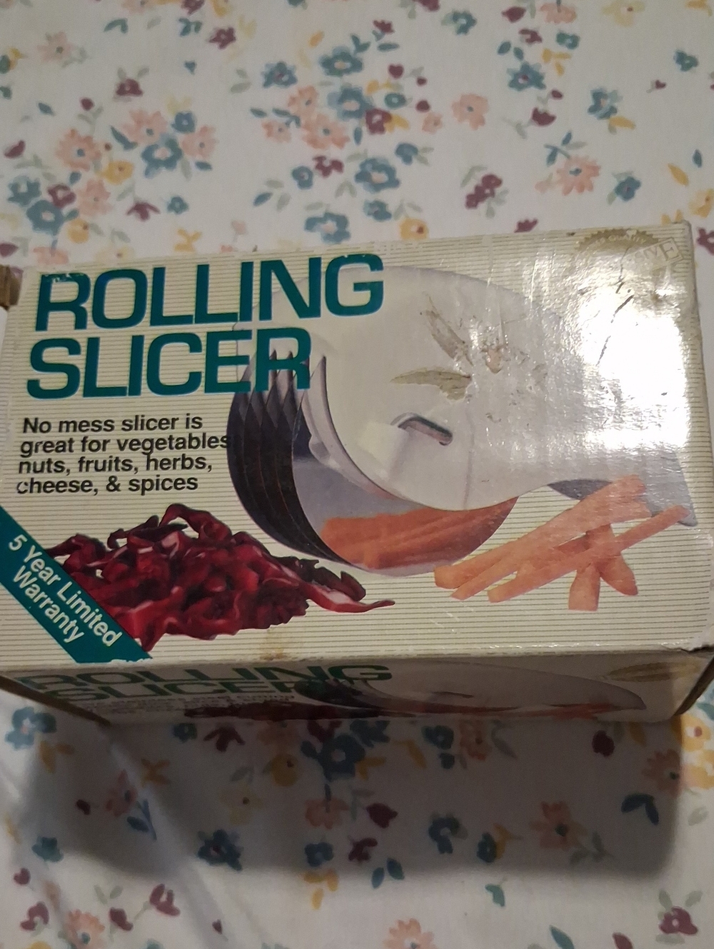 VINTAGE BNIB Rolling Slicer - White - No-Mess Vegetable Slicer